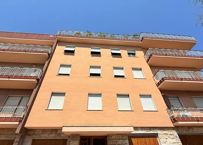 A43 - Ancona, Ampio Trilocale Con Giardino