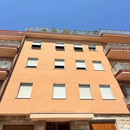 A43 - Ancona, Ampio Trilocale Con Giardino