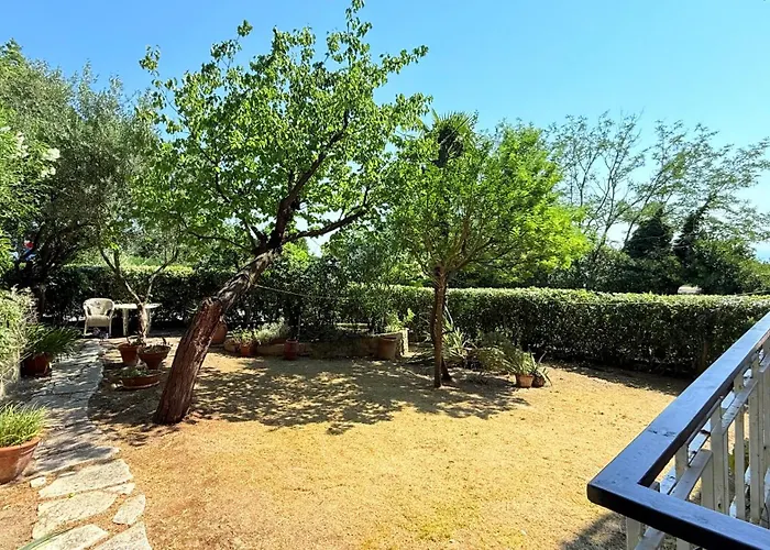 A43 - Ancona, Ampio Trilocale Con Giardino